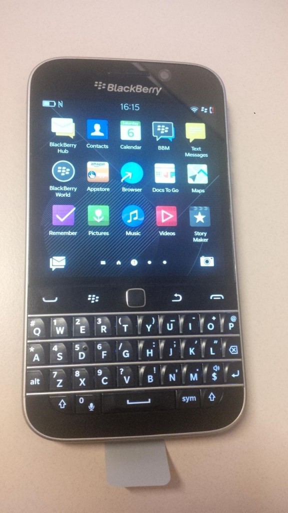 BlackBerry-Classic-Box-4-576x1024